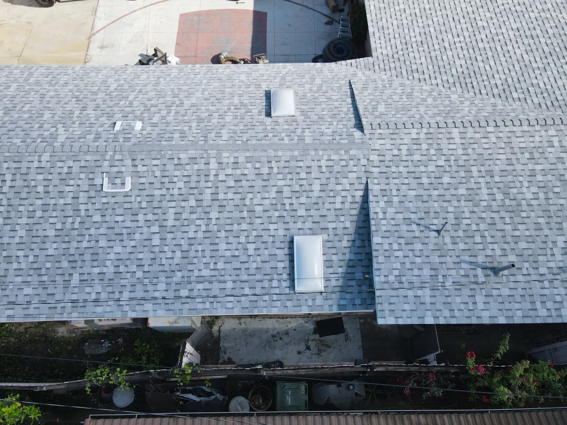 Close-up of a finished grey shingle roof